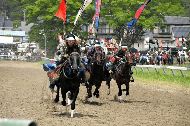 福島「相馬野馬追」で馬が暴走　観客ら6人けが、2人重傷か